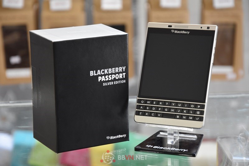 BlackBerry Passport Silver  Edition “cháy hàng” hàng đợt 1, người mua ngóng đợt 2